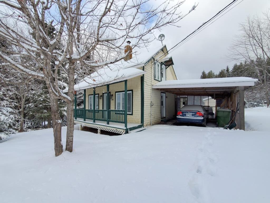 Coquet gîte à 69 900$ reposant sur un terrain boisé près d'une réserve faunique