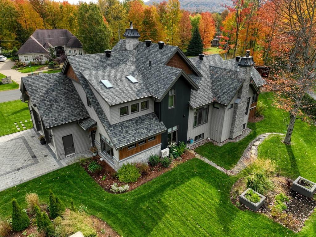 Magnifique demeure située dans un emplacement de choix aux abords du terrain de golf Le Royal Bromont