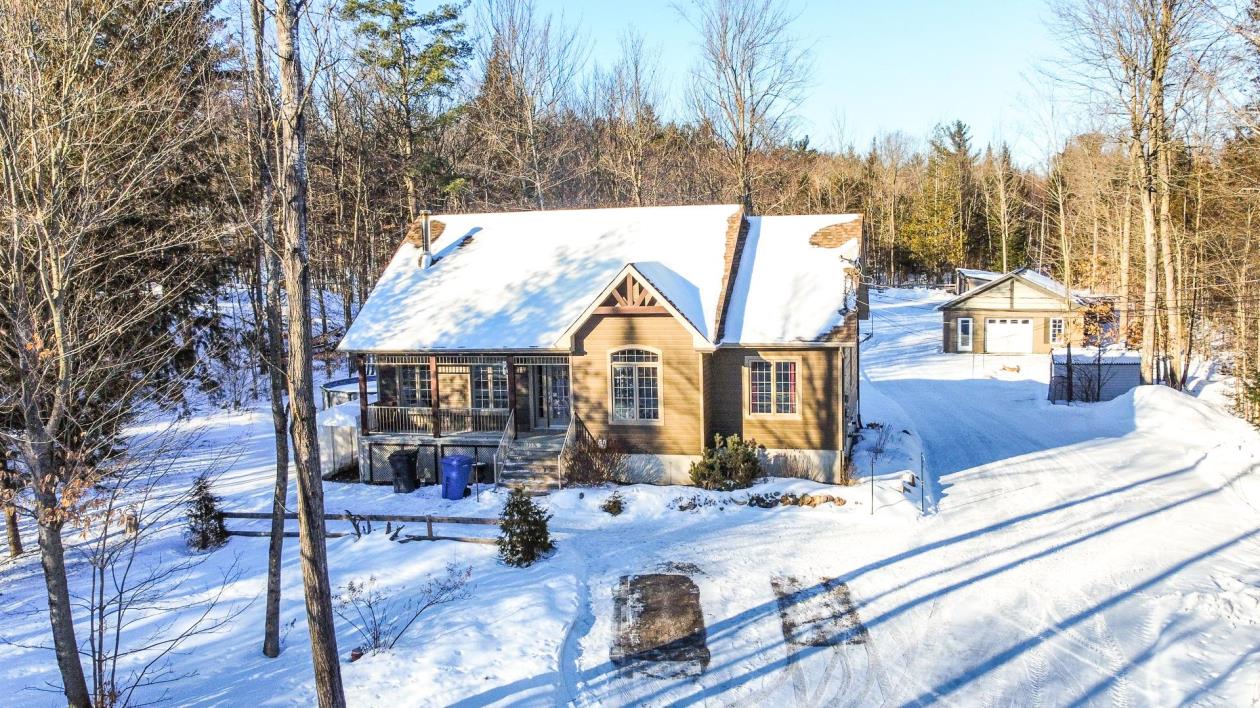 Sentez-vous comme au chalet même à la maison dans ce chaleureux logis de 6 chambres