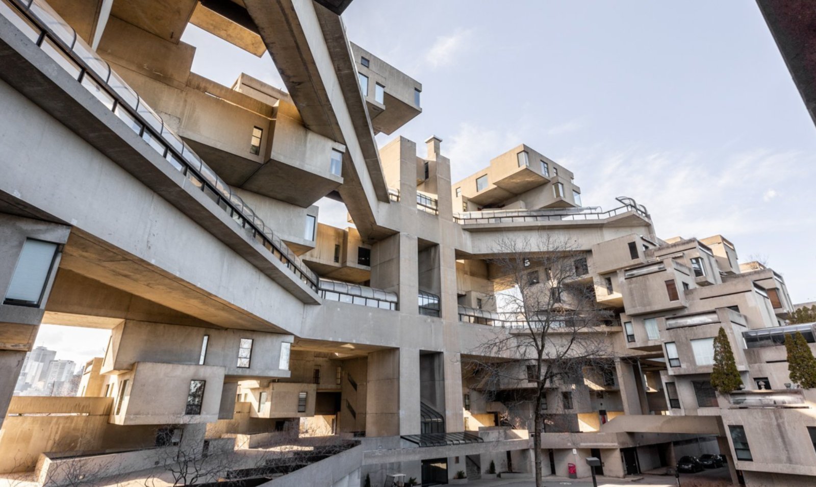 Un rare condo d'Habitat 67 est à vendre et l'intérieur est magnifique