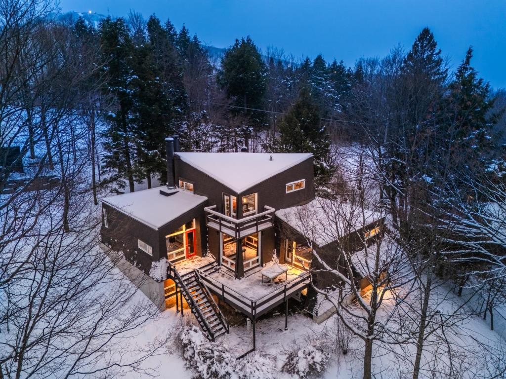 Rare propriété mid-century érigée dans un cadre idyllique en montagne 
