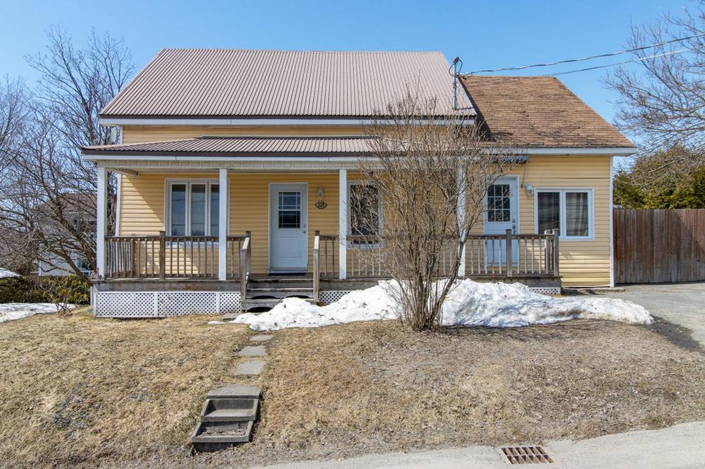Coquette, ensoleillée: une petite merveille de 4 chambres à 139 000$