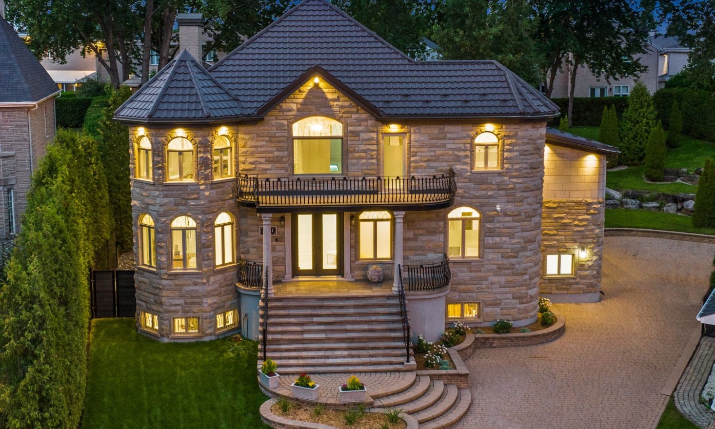 Le plancher de cette maison à vendre à Laval a quelque chose d'unique au Québec!