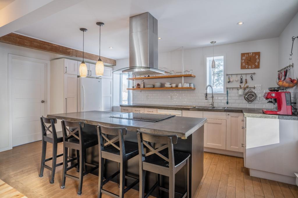 Magnifiquement rénovée et chaleureuse comme tout: une maison coup de cœur à 209 900$