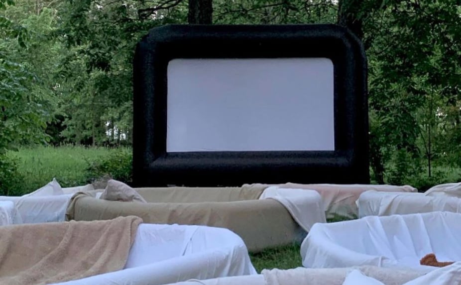 Vous pouvez maintenant louer un ciné-parc maison pour regarder des films dans votre cour