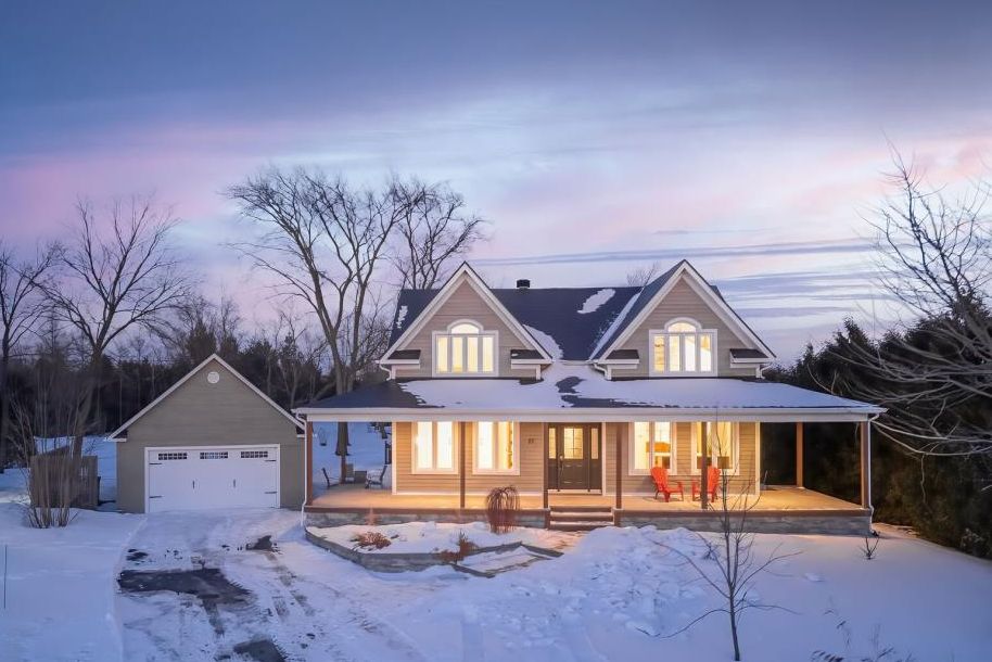 Lumineux cottage familial qui déborde de charme: un nid douillet de 5 chambres et 2 salles de bain 