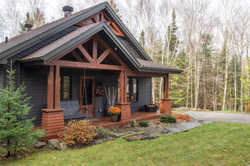 On a envie de quitter la ville pour se réfugier dans cette superbe propriété des Laurentides