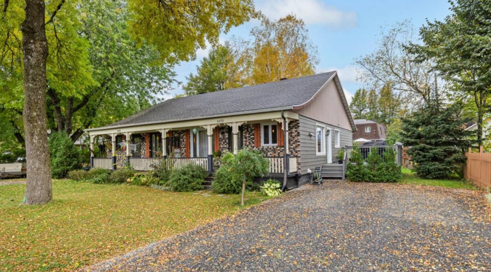 Coquette maison de plain-pied de 5 chambres idéale pour toute la famille et près de tous les services