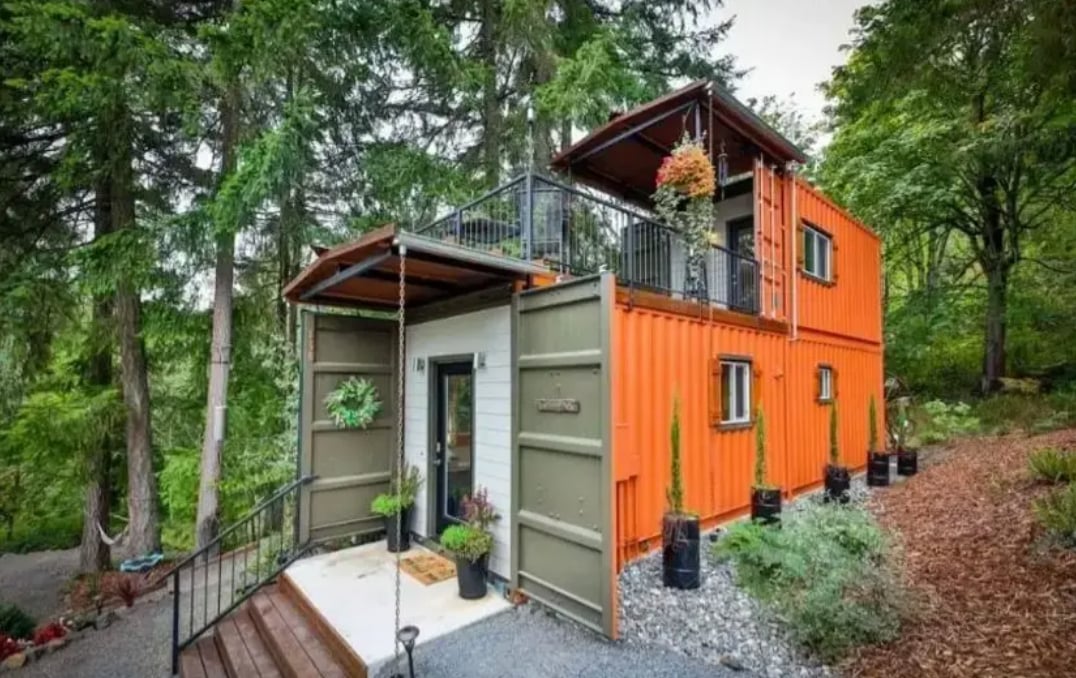 Un couple se une magnifique mini-maison et n'ont pas de dette hypothécaire