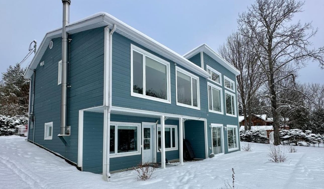 Lumineux chalet 4 saisons avec vue sur le lac
