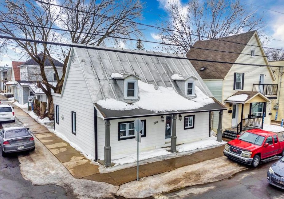 Charmant cottage à 220 000$ dont l'intérieur mi-ancien mi-moderne est digne de Pinterest