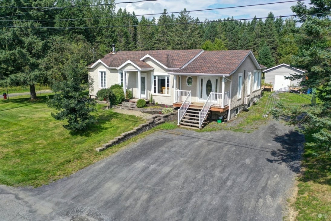 Charmant bungalow de 195 000 $ situé dans un secteur paisible