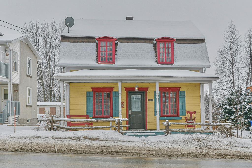 À seulement 45 mins de Montréal! Sublime demeure champêtre avec belle cour à 274 900$ 