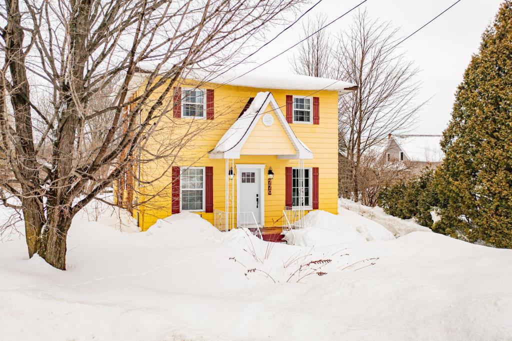 Magnifique coup de cœur! Élégante centenaire de 4 chambres à vendre pour 299 000$
