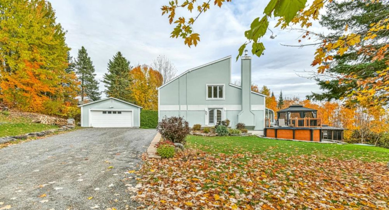 Impeccable résidence à vendre au coeur de la nature qui peut accueillir toute votre famille