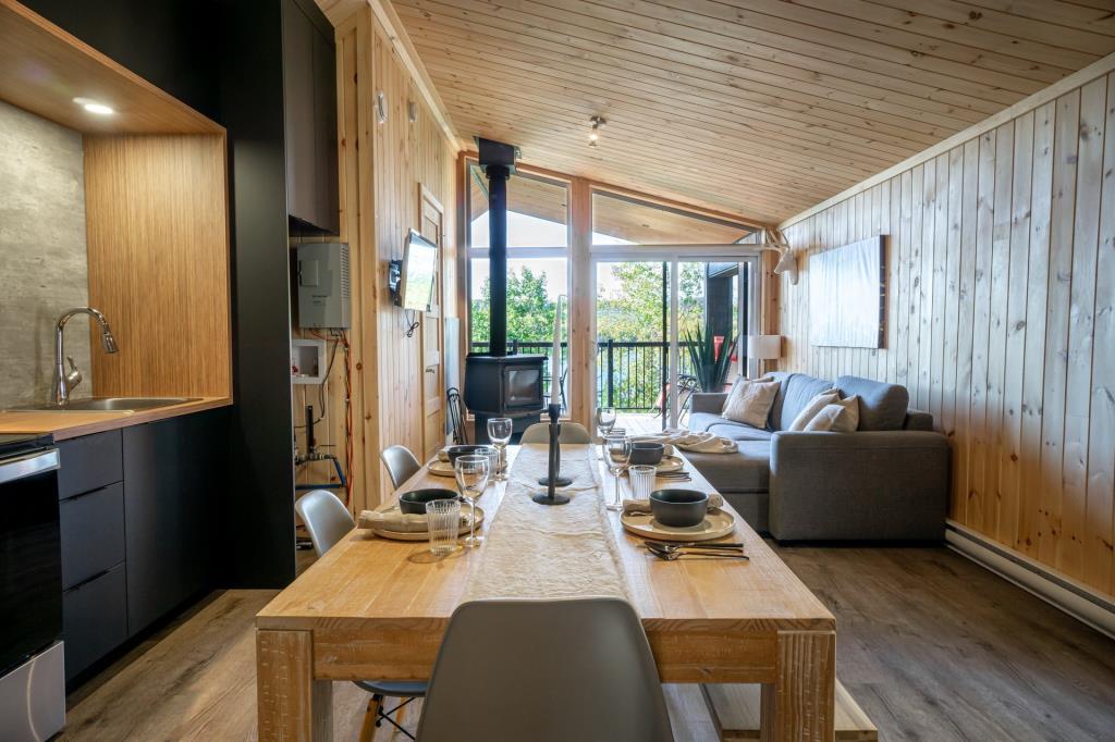 Splendide chalet mi rustique mi moderne surplombant le fameux lac Taureau dans Lanaudière
