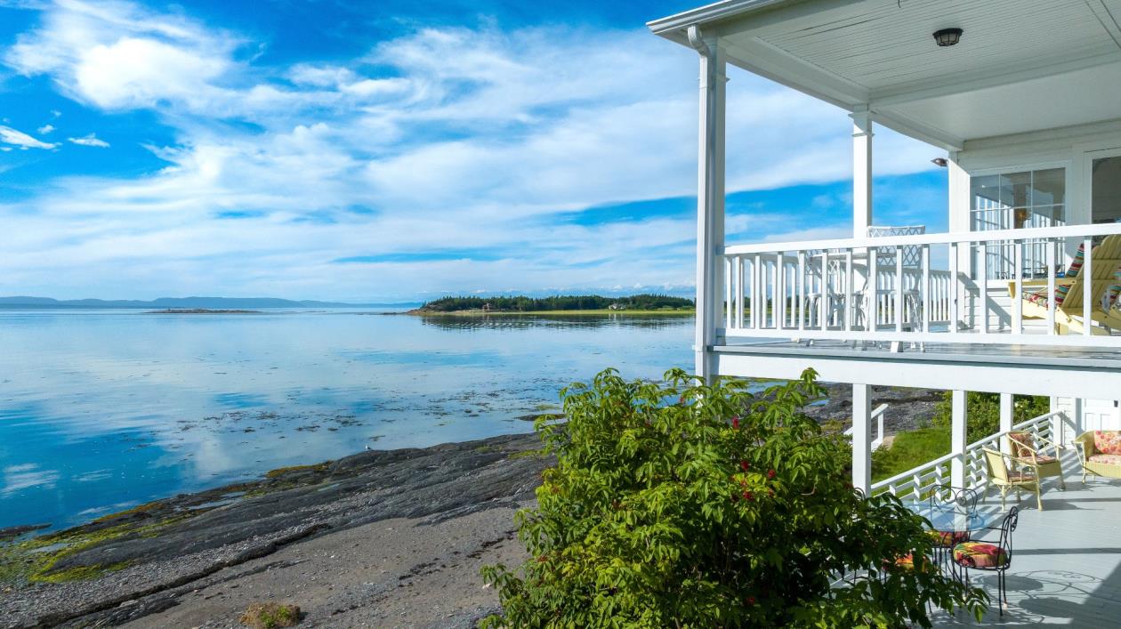 Belle centenaire offrant des vues paradisiaques sur le fleuve et un intérieur chaleureux à souhait