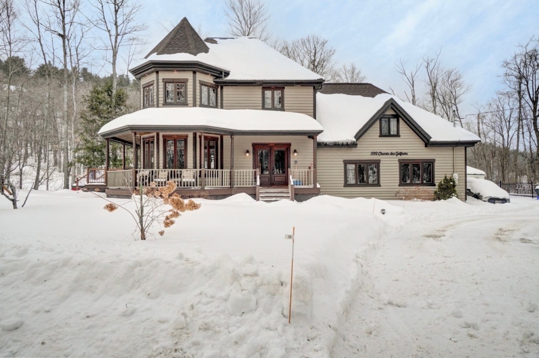 Habitez sur le prestigieux golf du Château Montebello