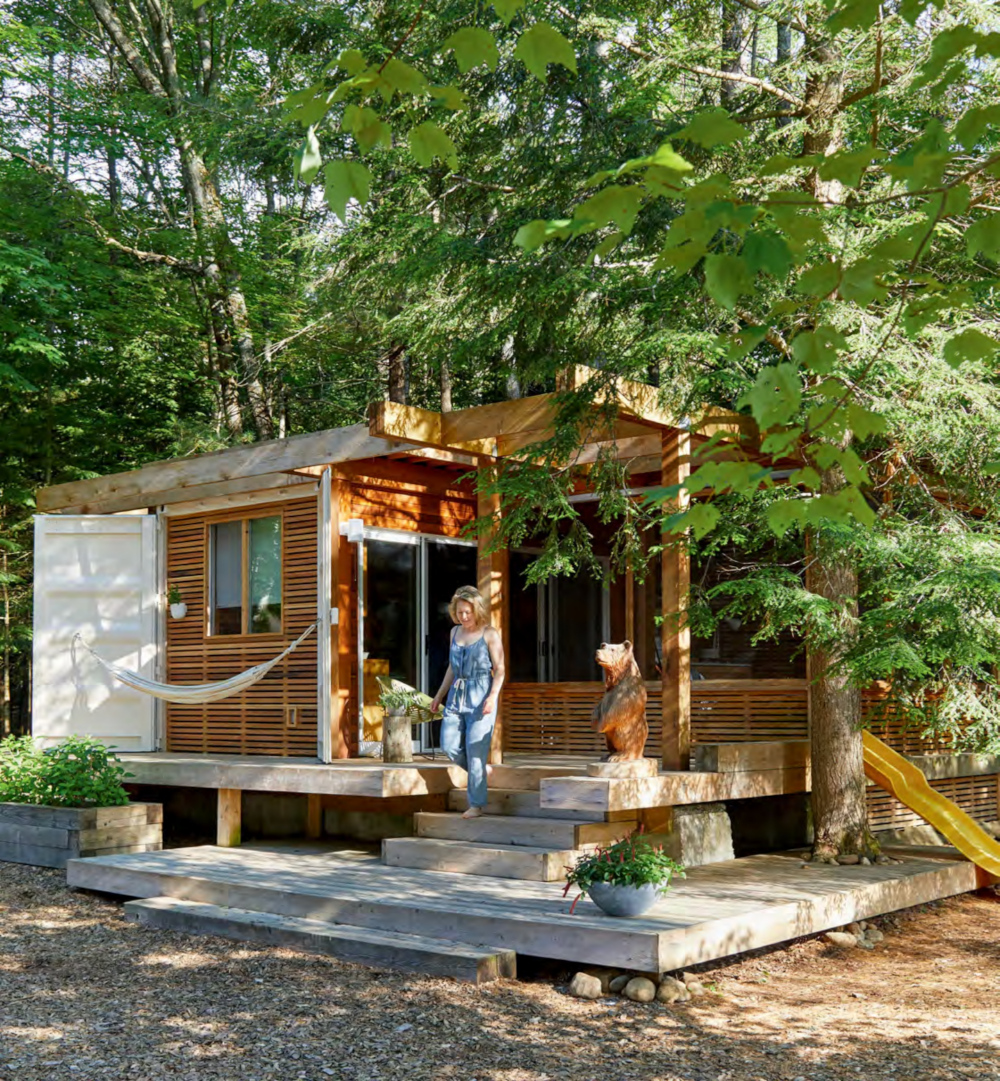 Cette coquette petite maison conteneur de 376 pieds carrés a été construite en 2 semaines.