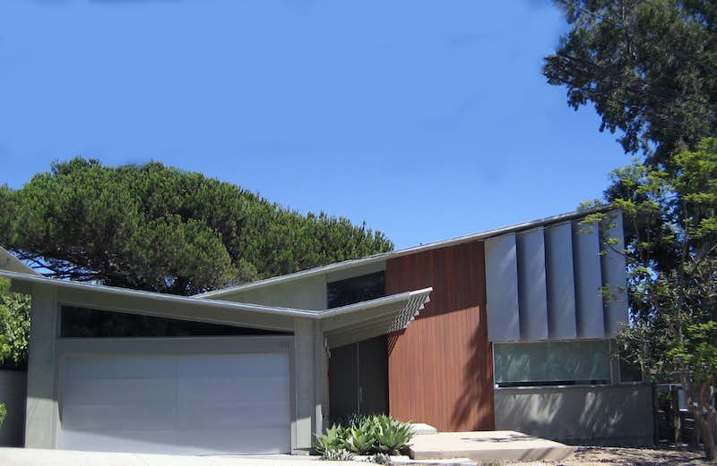 On a donné à cette maison de 1957 un style mid-century qui lui va à ravir
