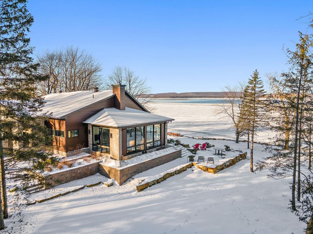 Unique, irrésistible, spectaculaire: cette maison au bord de l'eau vous fera sentir en vacances à longueur d'année
