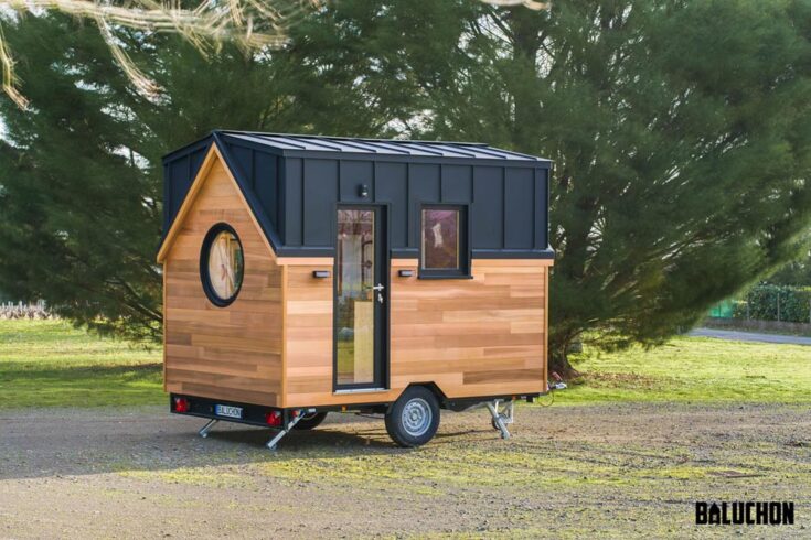 Habiteriez-vous cette toute petite maison qui repose sur une remorque d'à peine 3 mètres?