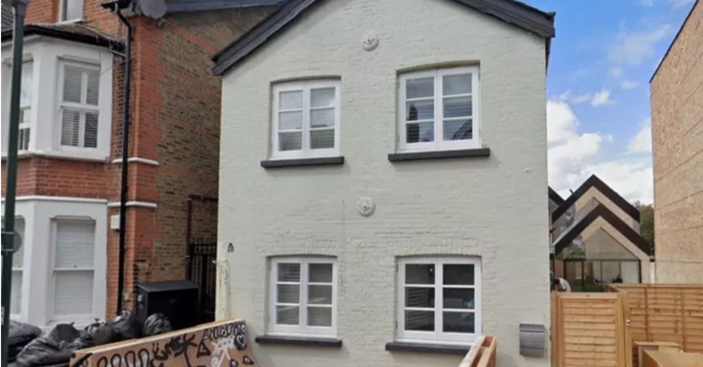 Vue de l'autre côté, cette maison est invisible aux yeux des passants