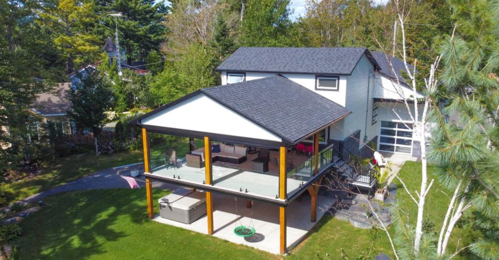 Superbe propriété entièrement rénovée à vendre tout près d'un lac
