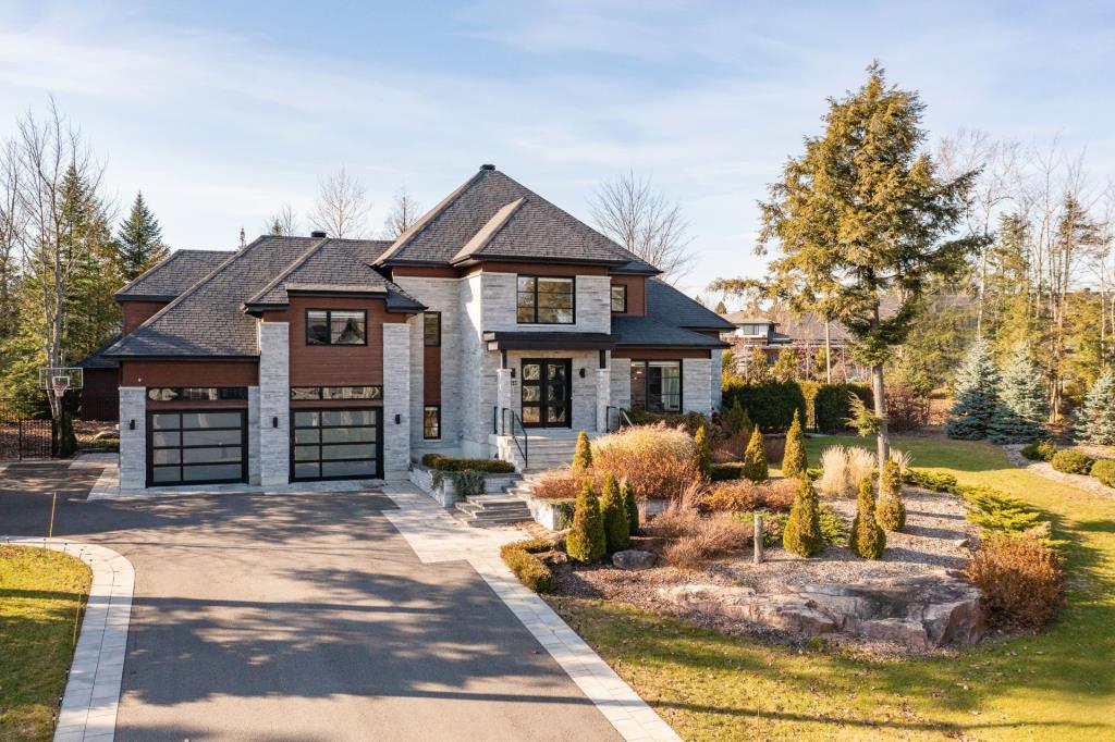 Contemporaine coup de cœur idéale pour une grande famille avec ses 5 chambres et 3 salles de bain