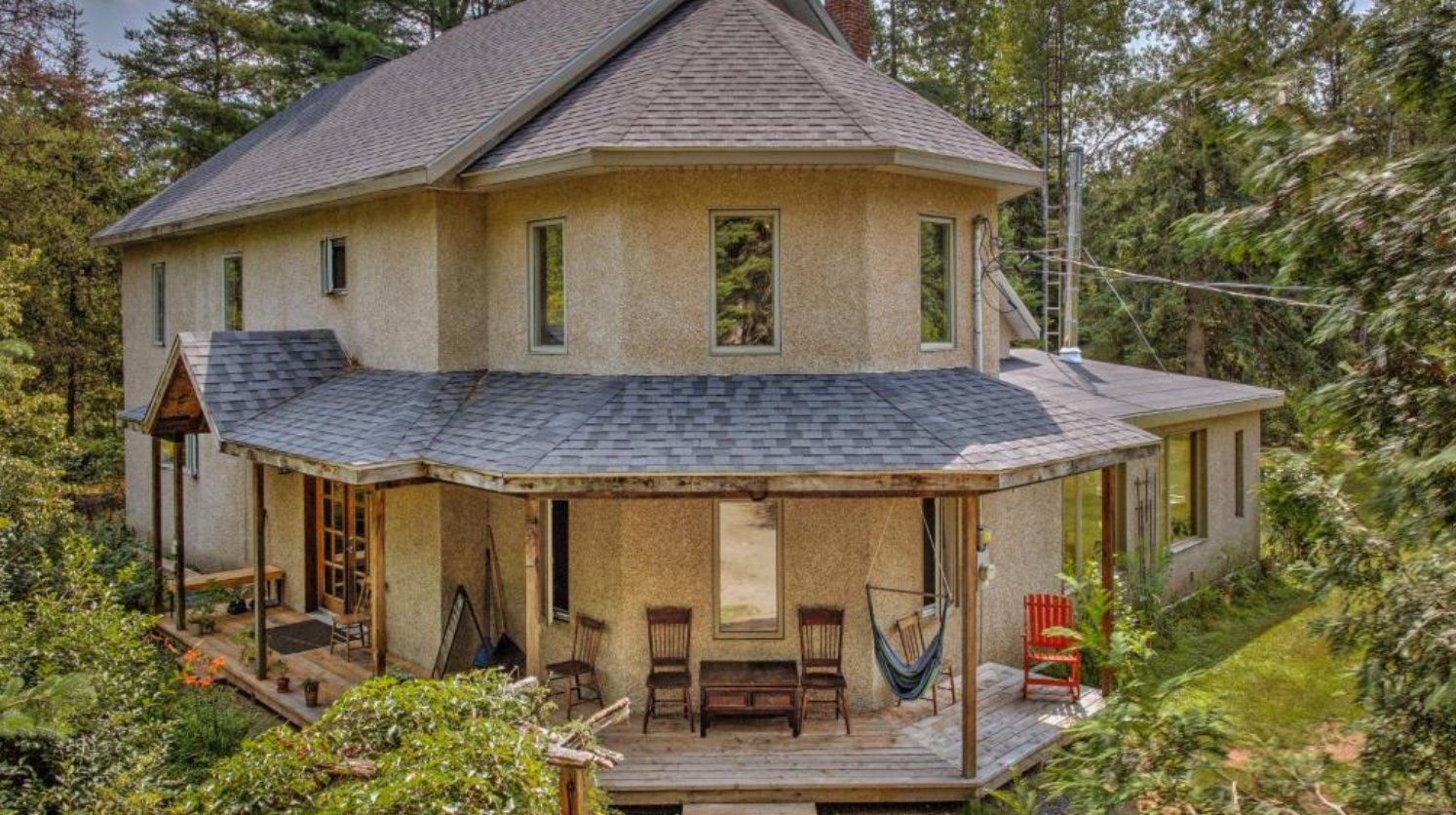 Grande maison avec serre et cachet au coeur de la campagne