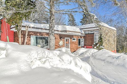 Les amoureux de la nature apprécieront l’emplacement de cette charmante maison de 349 000 $