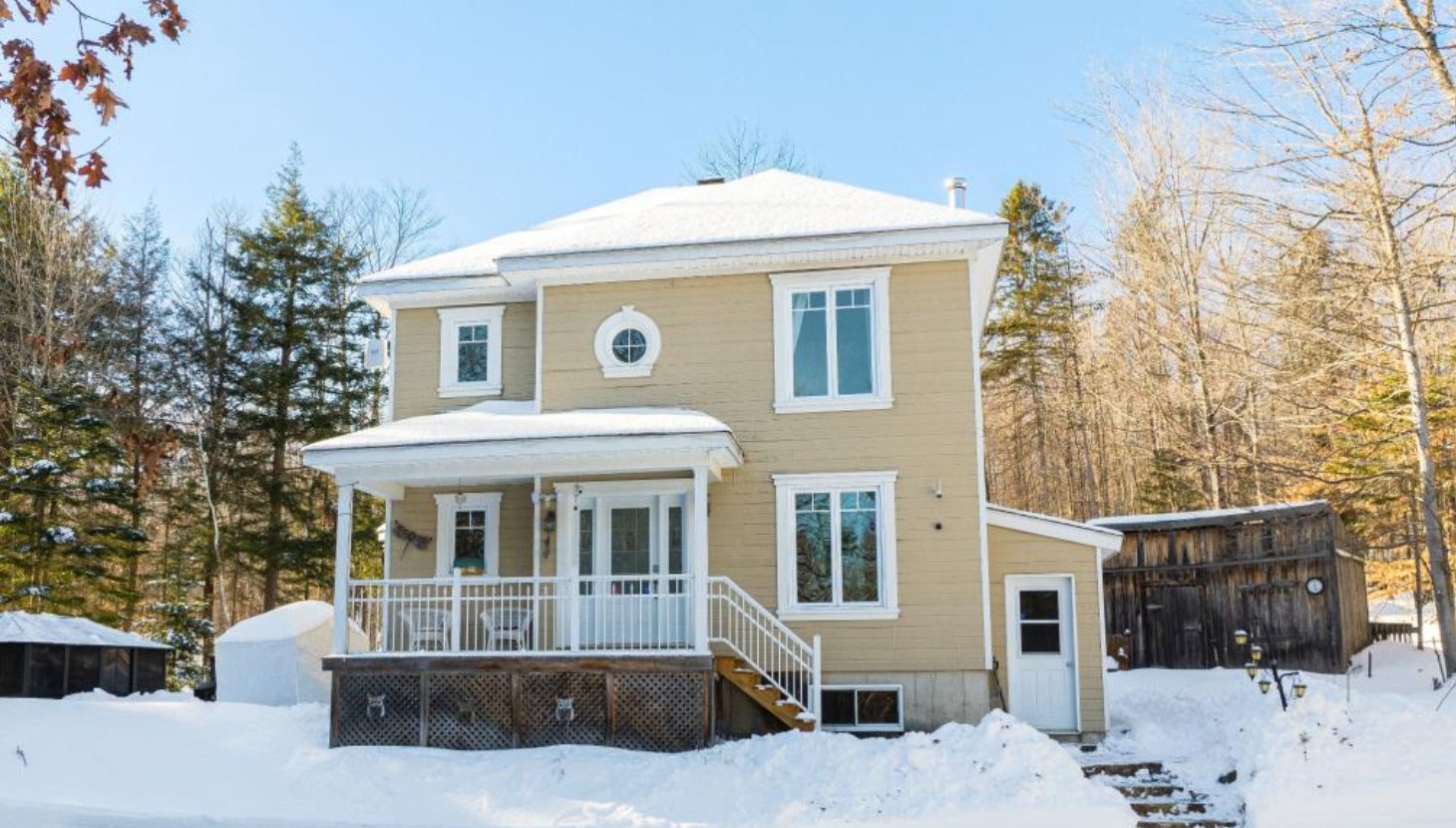 Chaleureuse propriété avec maison d'invités à seulement 1h15 de Montréal