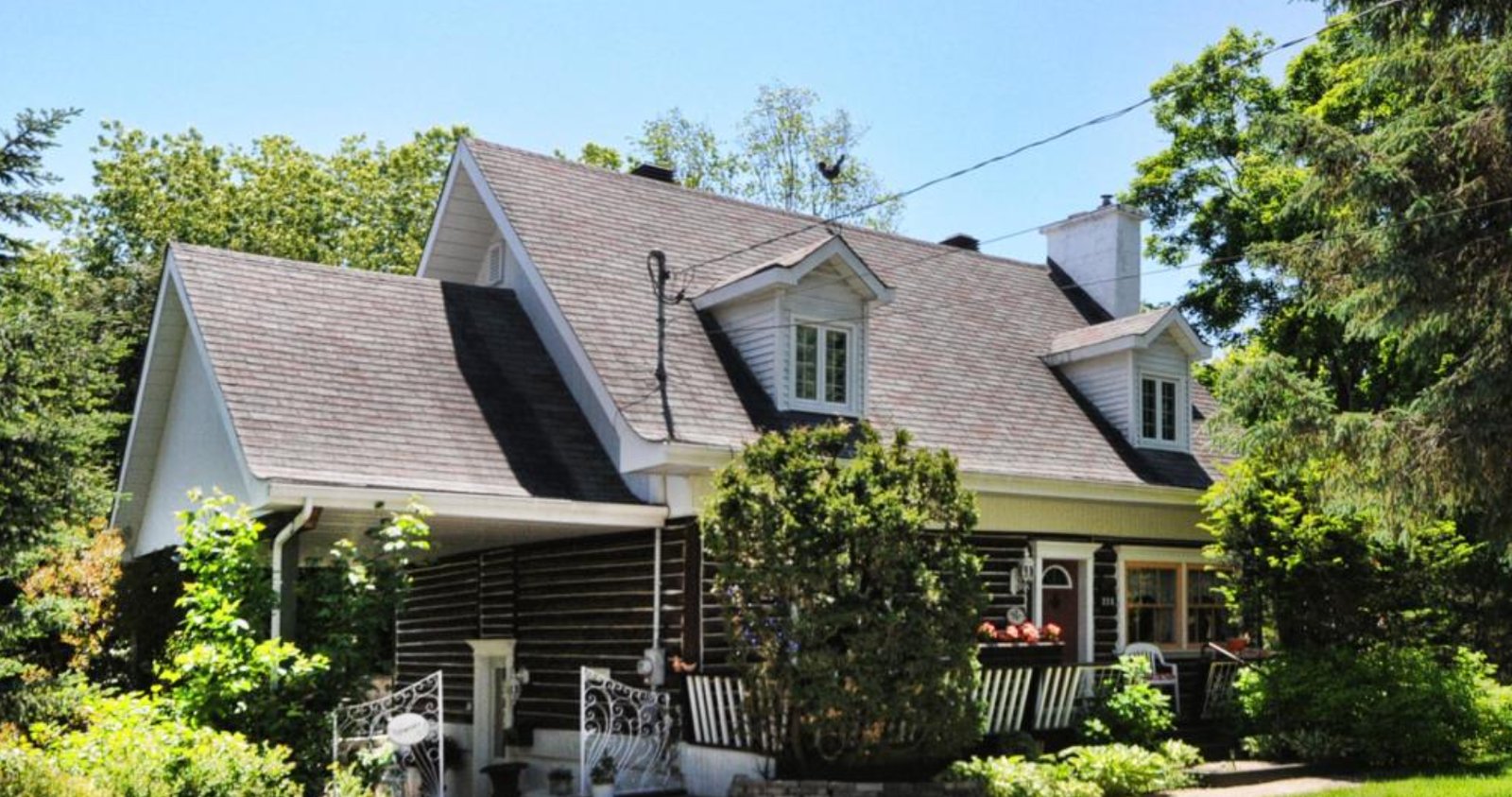 Magnifique maison de bois rond au coeur de Saint-Sauveur