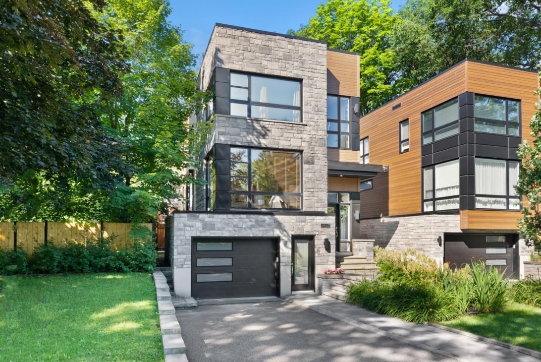 Elle a tout pour plaire avec ses 5 chambres à coucher, sa superbe cuisine moderne, son salon convivial, sa piscine creusée et plus encore