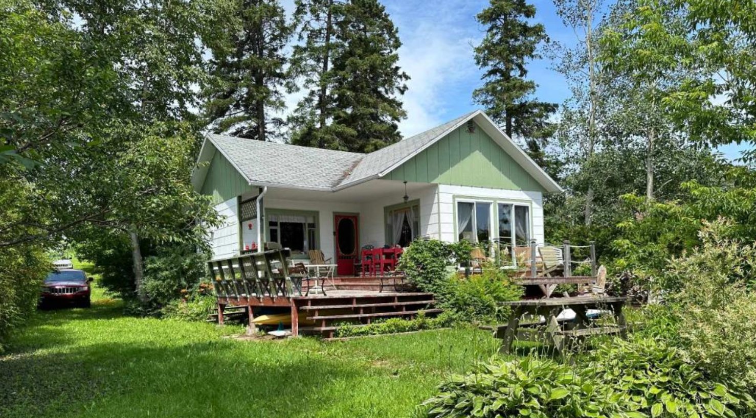 Ce sympathique chalet à vendre en Gaspésie vous coûtera moins cher qu'un appartement à Montréal