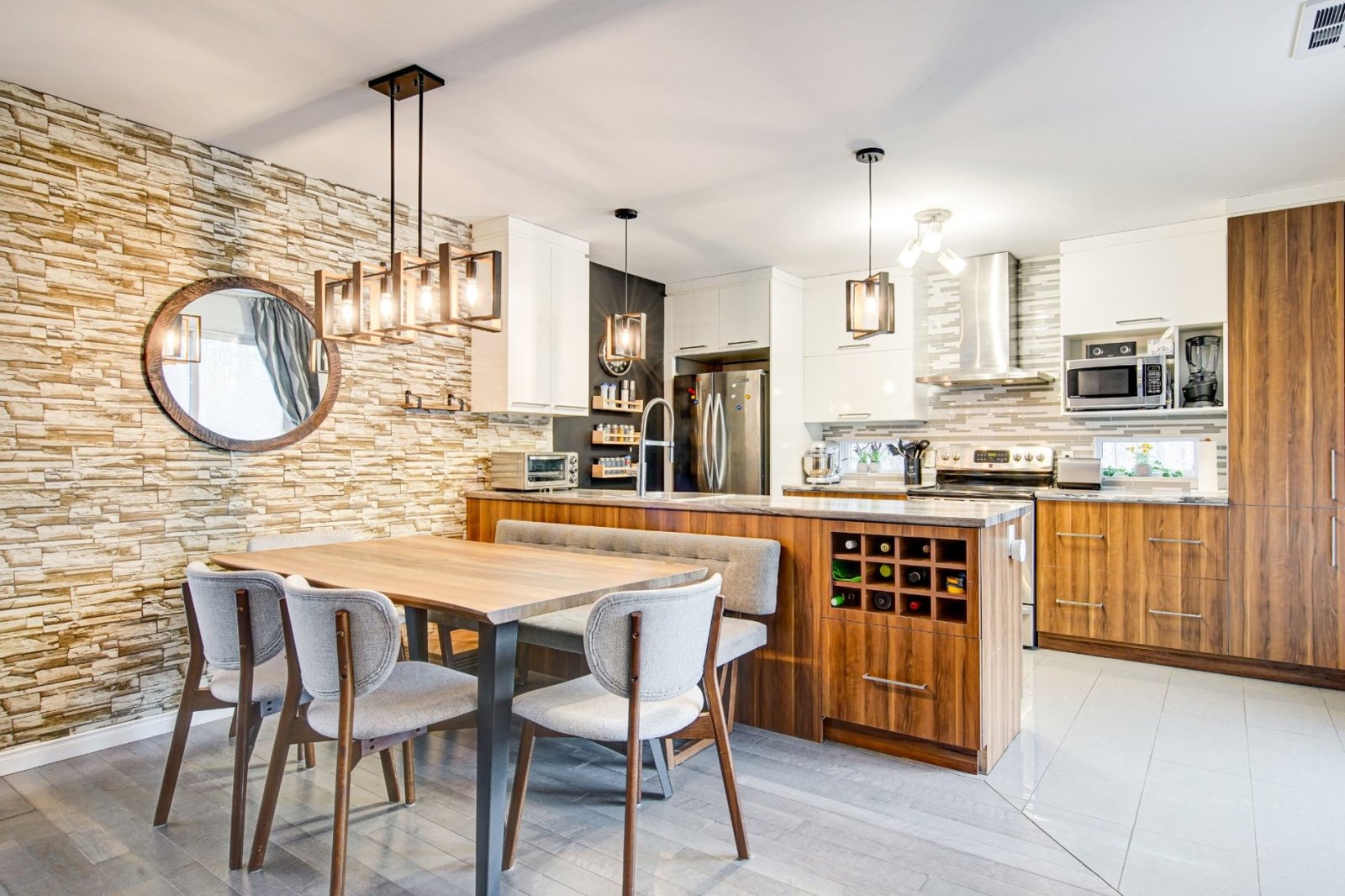 Charmante maison intergénérationnelle de 639 000 $ 