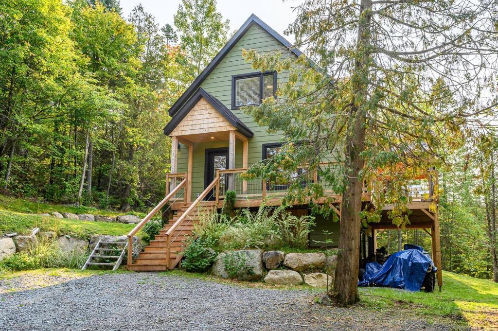 Construction de 2021 dotée d'un sublime intérieur rustique-chic, à quelques pas d'un lac entre campagne et montagnes