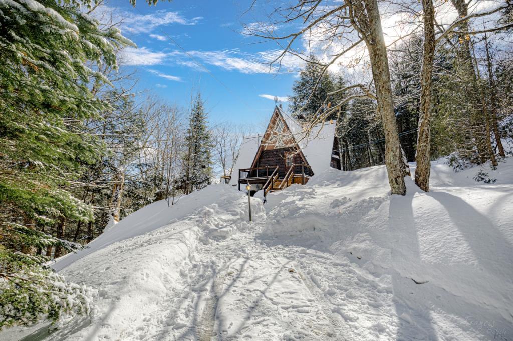 Renouez avec la nature en tout confort dans cette accueillante propriété meublée à 1 hr de Montréal