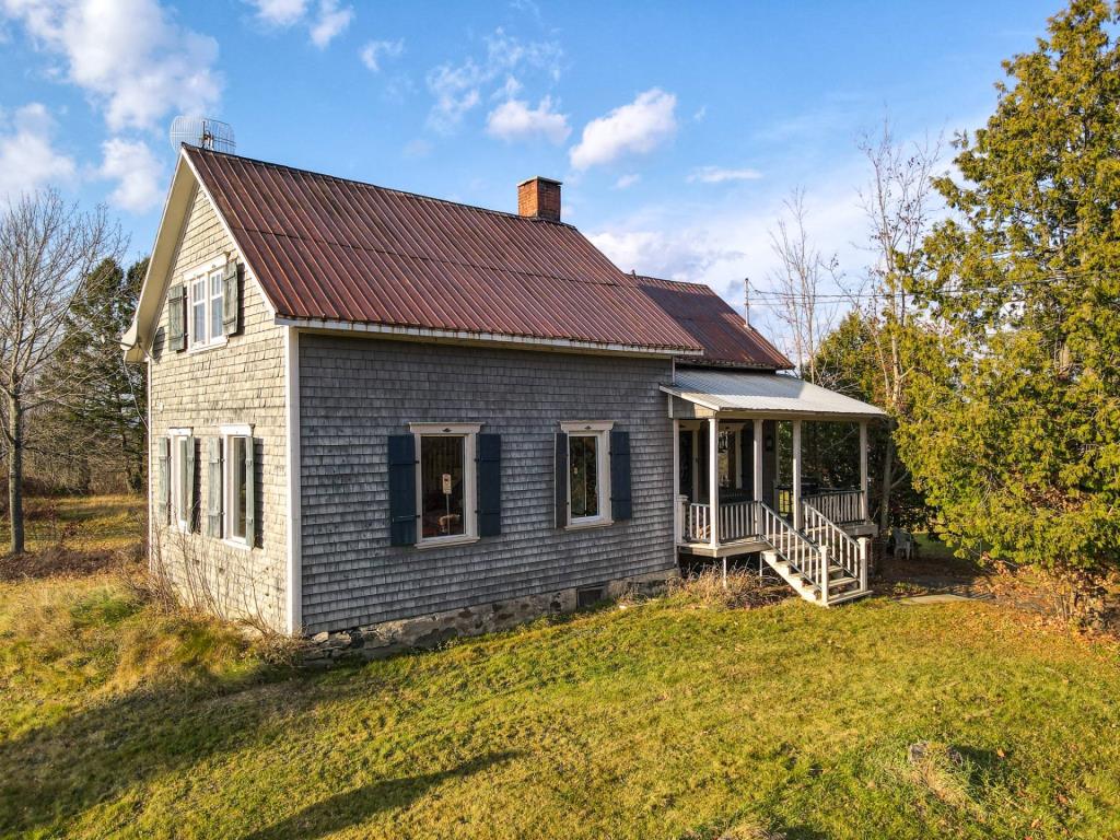 Maison de campagne au cachet chaleureux à vendre pour 139 000 $