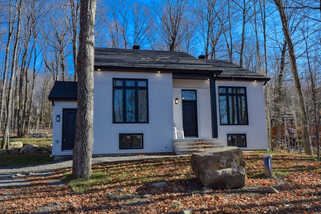 Toute nouvelle construction vous offrant un intérieur contemporain
