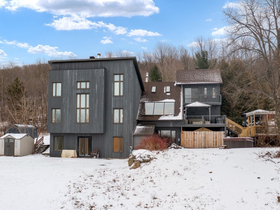 Cette propriété de Shefford propose deux maisons indépendantes de chacune 3 chambres à coucher 