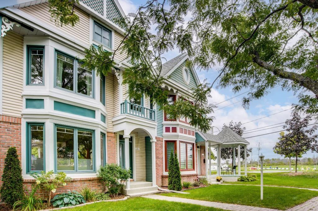 Une façade aux allures de maisons de San Francisco cachant un intérieur lumineux et chouchouté avec amour