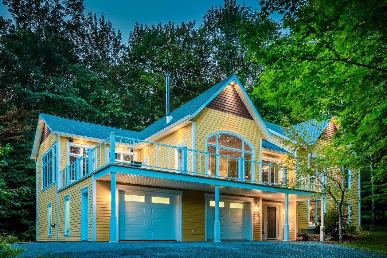 Résidence exceptionnelle sise sur un terrain double de 3 acres dans la Seigneurie de Shefford