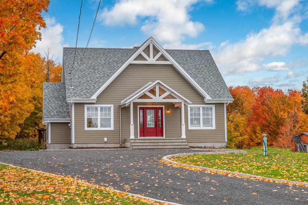 Disponible rapidement! Un bijou à 299 000$ avec un intérieur tendance, 3 chambres et 2 salles de bain