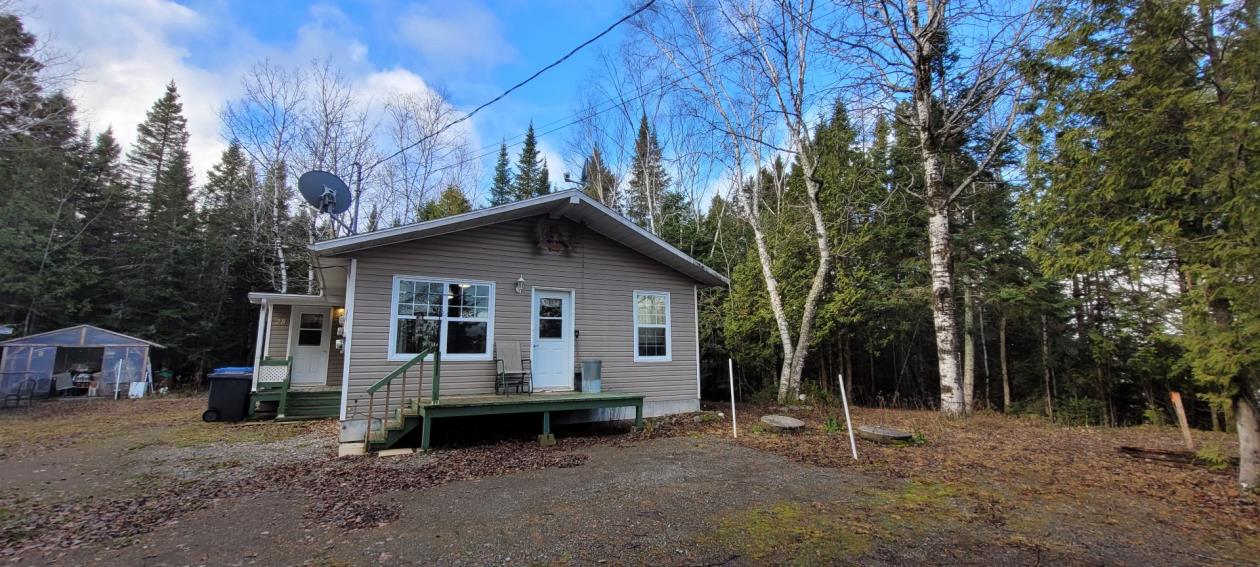 Charmant chalet 4 saisons rénové à vendre pour 89 000$