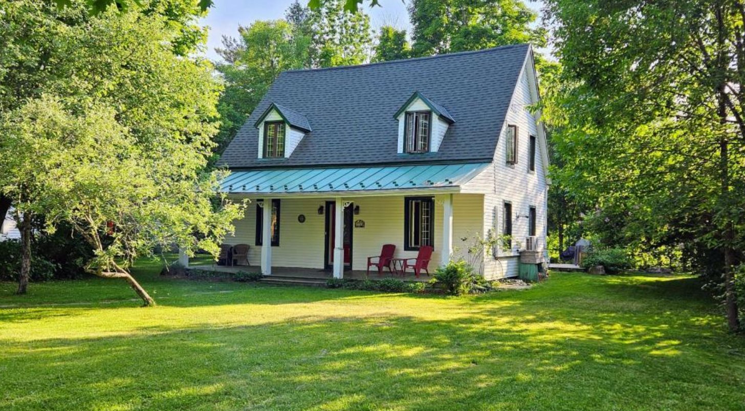 Cette maison ancestrale magnifiquement entretenue et rénovée attend ses nouveaux propriétaires