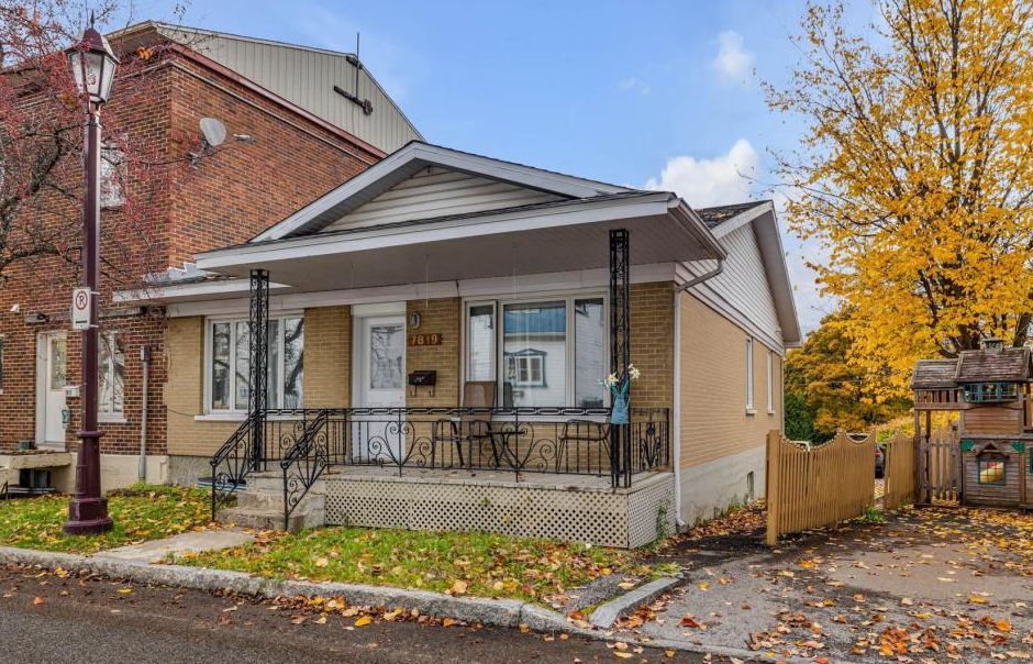 Jolie maison shoebox de 3 chambres à 2 pas des services à vous pour 329 000$