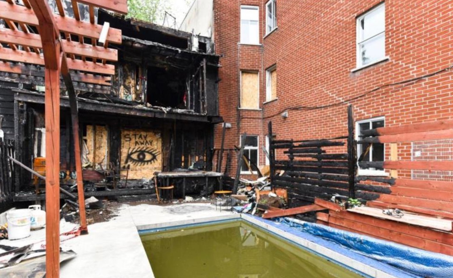 La maison brûlée de Montréal est en vente à prix révisé mais c'est encore trop cher