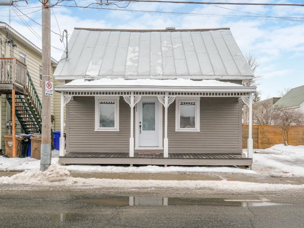 Accueillante et pleine de cachet, cette maison de 3 chambres à 224 000$ est un bijou où il fait bon vivre