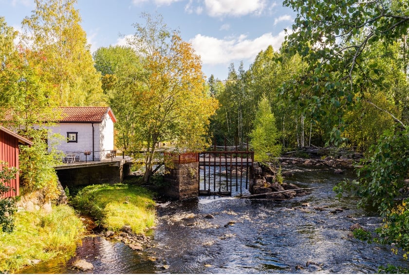 Cette minimaison possède une magnifique vue sur la rivière